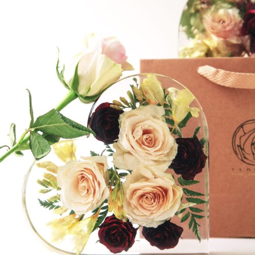 herzfoermiger-kunstharz-block-brautstrauss-rosen-geschenkverpackung-premium